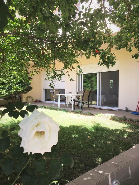 Rose Garden Apartment Kalamata Bagian luar foto