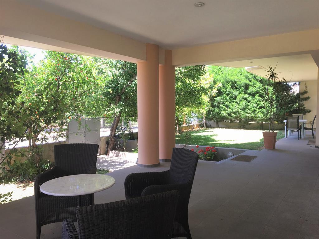Rose Garden Apartment Kalamata Bagian luar foto