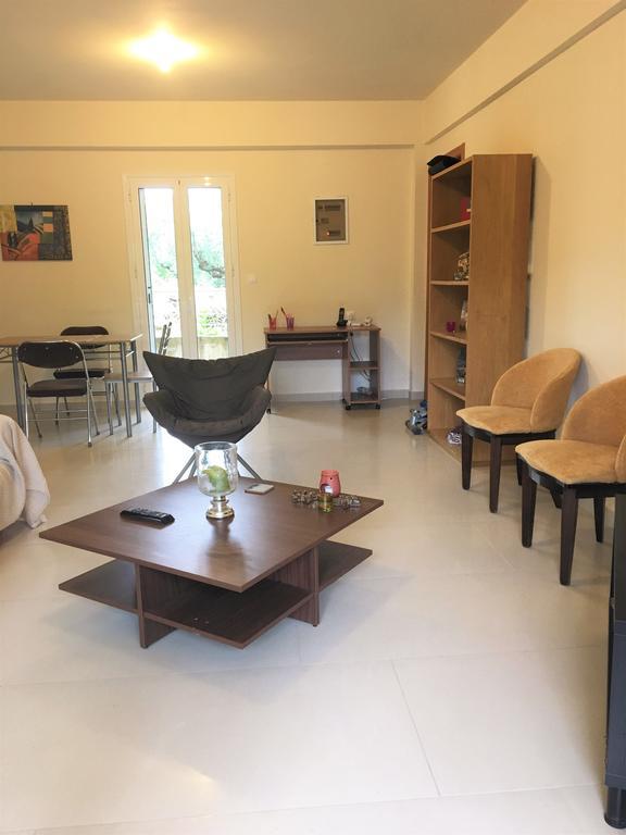 Rose Garden Apartment Kalamata Bagian luar foto