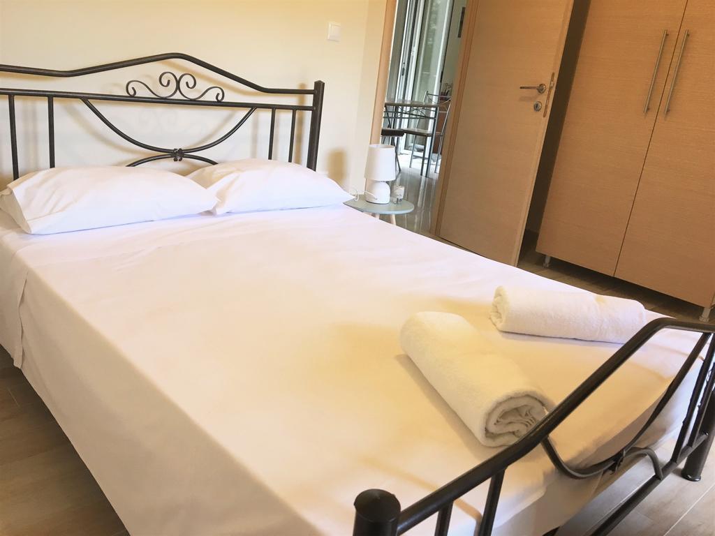 Rose Garden Apartment Kalamata Bagian luar foto